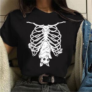 HalloweenâBat/Rib CageâTee